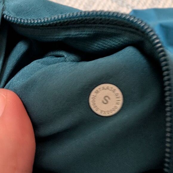 NWOT Lululemon T.H.E. Short 11" *Linerless in Bermuda Teal Size Small Athletic - Picture 8 of 10